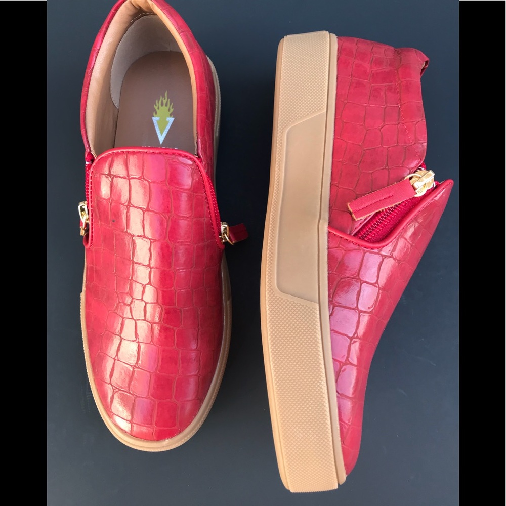 VOLATILE CARRYON WOMEN’S RED SLIP ONS